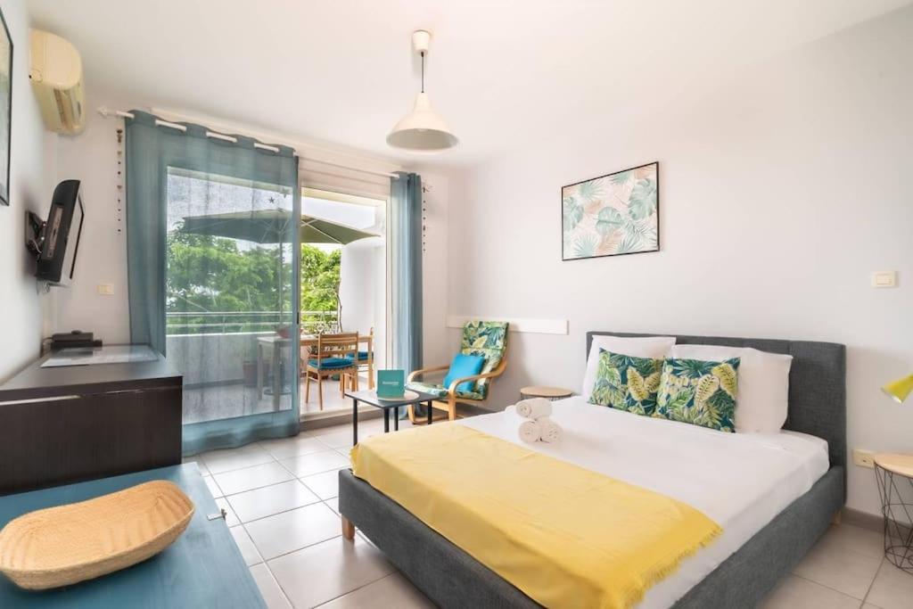 Flamboyant - Studio 2 Personnes Avec Lit De Qualite Hoteliere Separable Pour Couple Ou Amis Avec Tres Belle Terrasse A 12 Min A Pied Ou 4 Min En Voiture Du Lagon De L'Ermitage - St Gilles Les Bains La Saline Le Bains Dış mekan fotoğraf